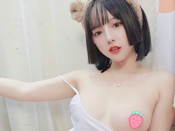 斗鱼主播过期米线线喵私人白色吊带配性感内裤半脱露蜜桃臀骚扰写真36P