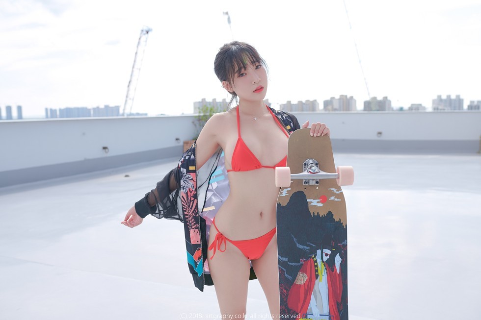 韩国嫩模姜仁卿性感红色比基尼+私房真空露背毛衣秀完美身材诱惑写真49P
