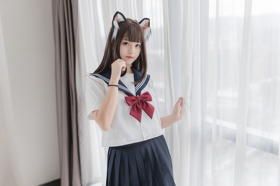 知名动漫博主蜜汁猫裘私房床上猫耳JK制服配白丝袜迷人诱惑写真40P