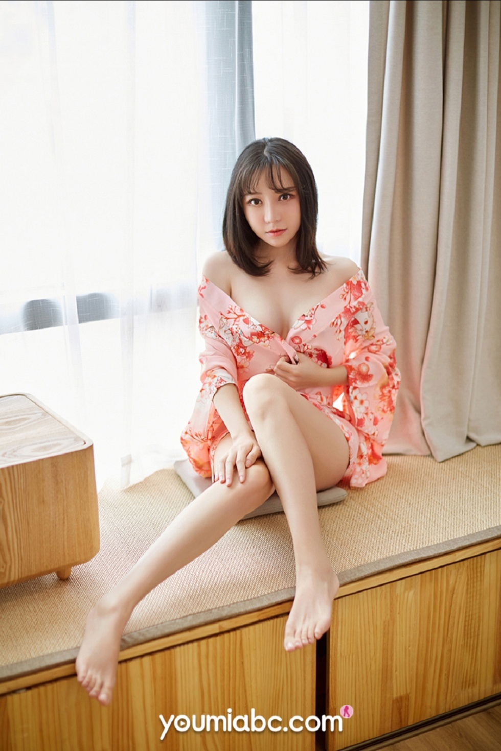 [YouMi尤蜜]Vol.476_嫩模白亦Ada私房真空粉色和服半脱露豪乳半球撩人诱惑写真34P