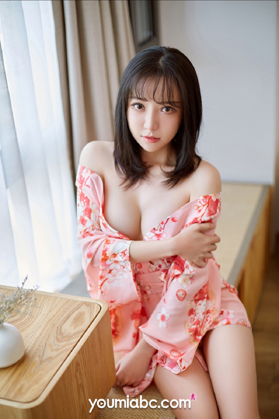 [YouMi尤蜜]Vol.476_嫩模白亦Ada私房真空粉色和服半脱露豪乳半球撩人诱惑写真34P