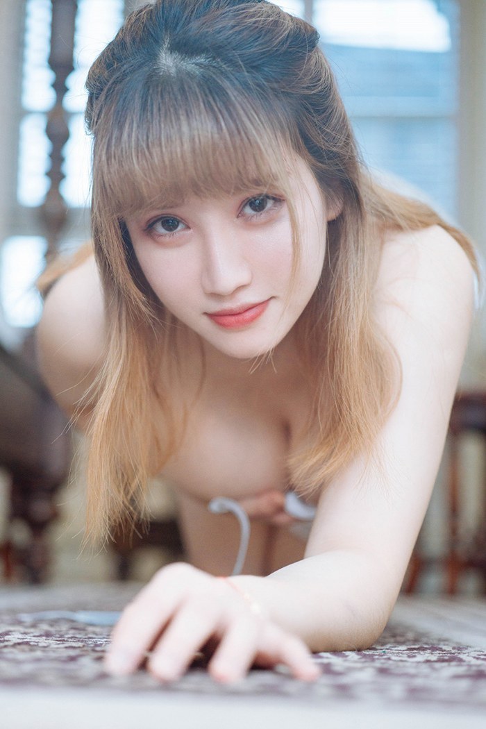 人形奶牛周大萌白皙胴体美乳侧漏(图21)