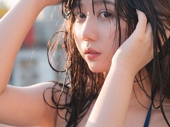 微博福利姬镜酱泳池性感蓝色内衣秀迷人身材撩人骚扰写真61P