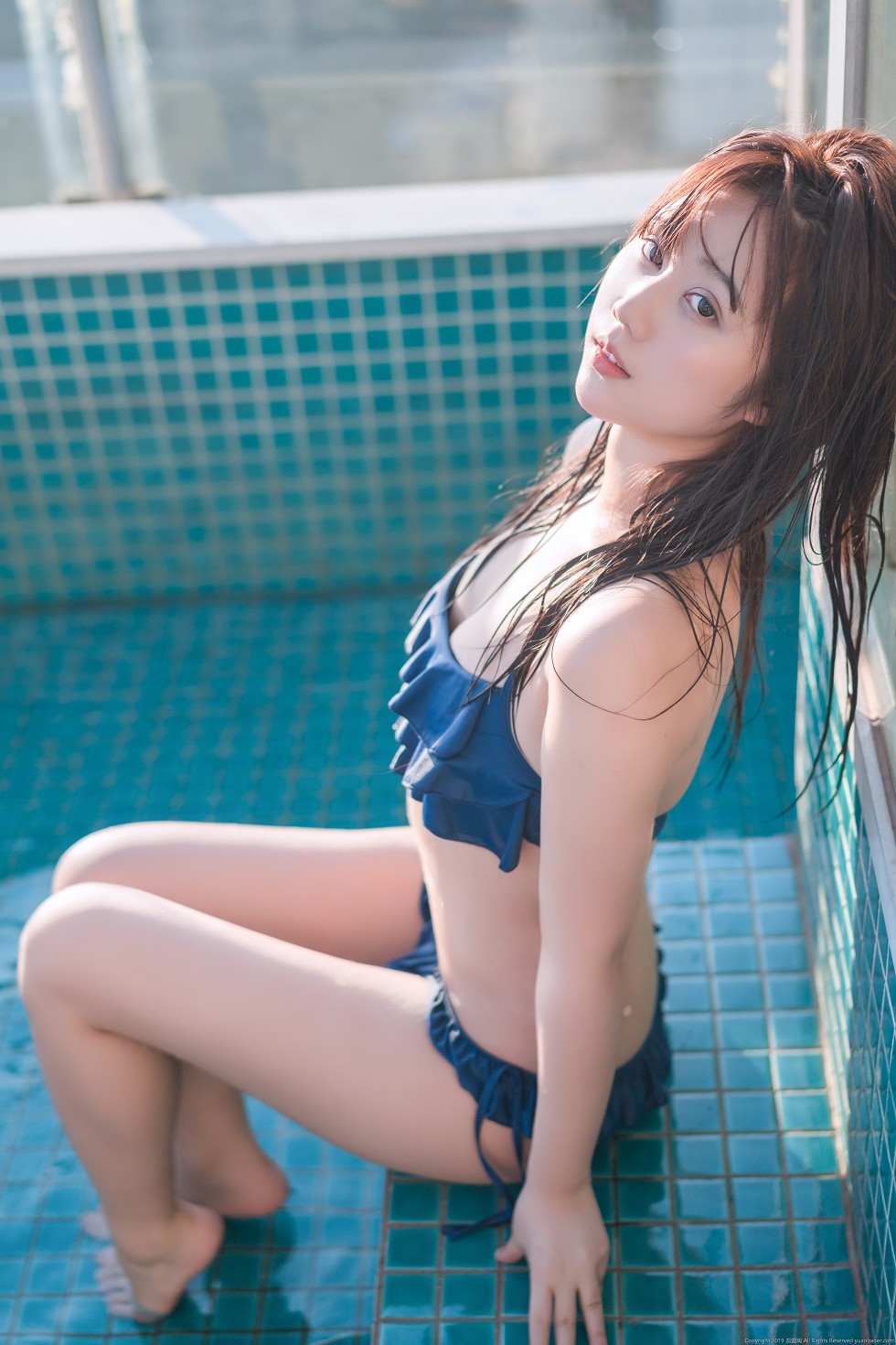 微博福利姬镜酱泳池性感蓝色比基尼秀迷人身材撩人诱惑写真61P