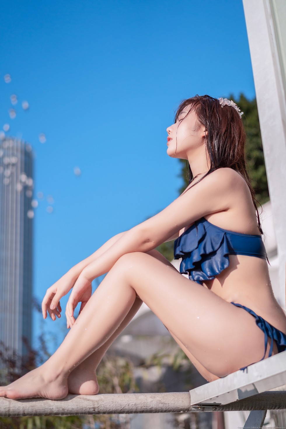 微博福利姬镜酱泳池性感蓝色比基尼秀迷人身材撩人诱惑写真61P