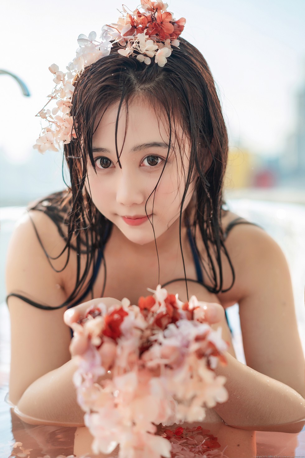 微博福利姬镜酱泳池性感蓝色比基尼秀迷人身材撩人诱惑写真61P