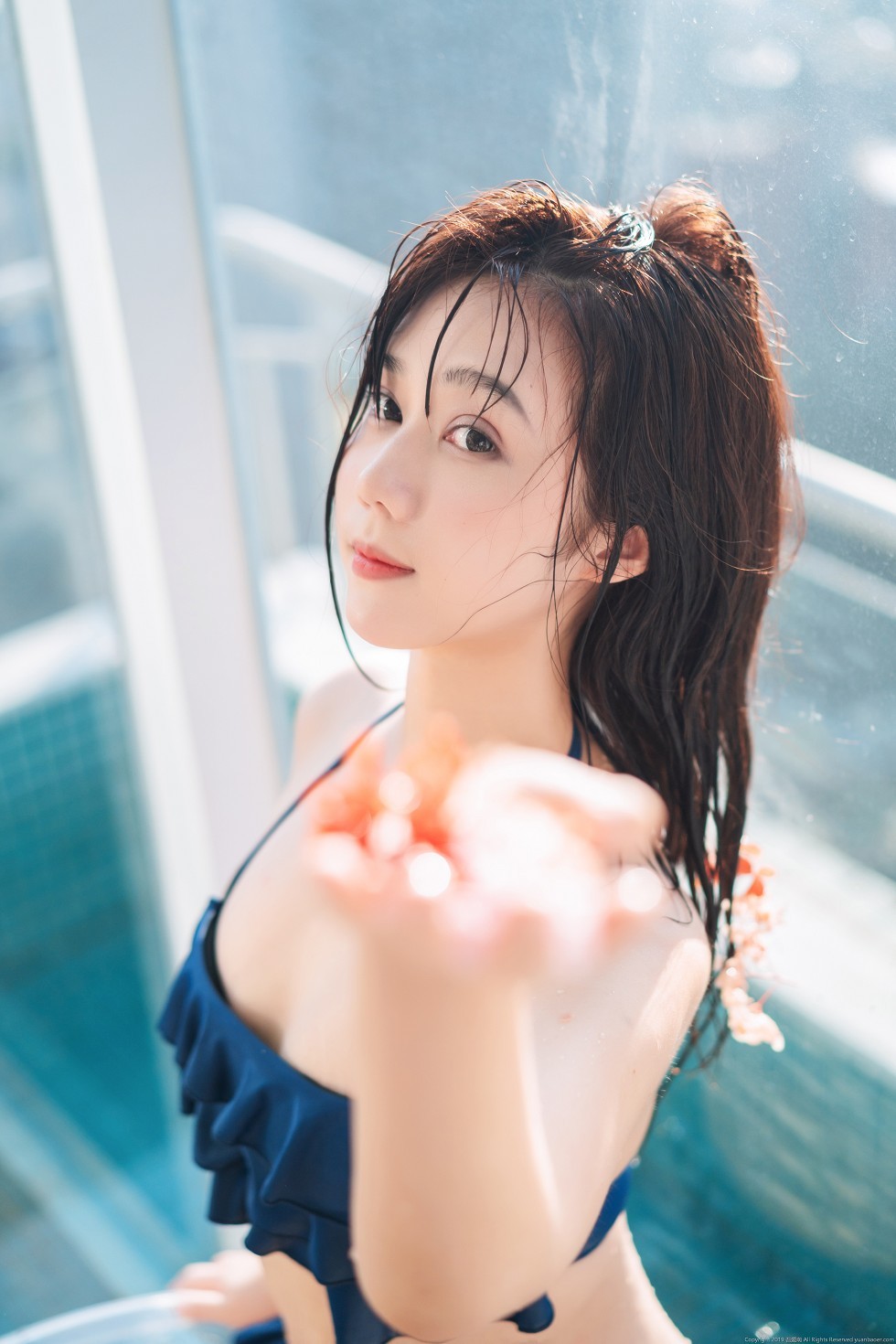 微博福利姬镜酱泳池性感蓝色比基尼秀迷人身材撩人诱惑写真61P