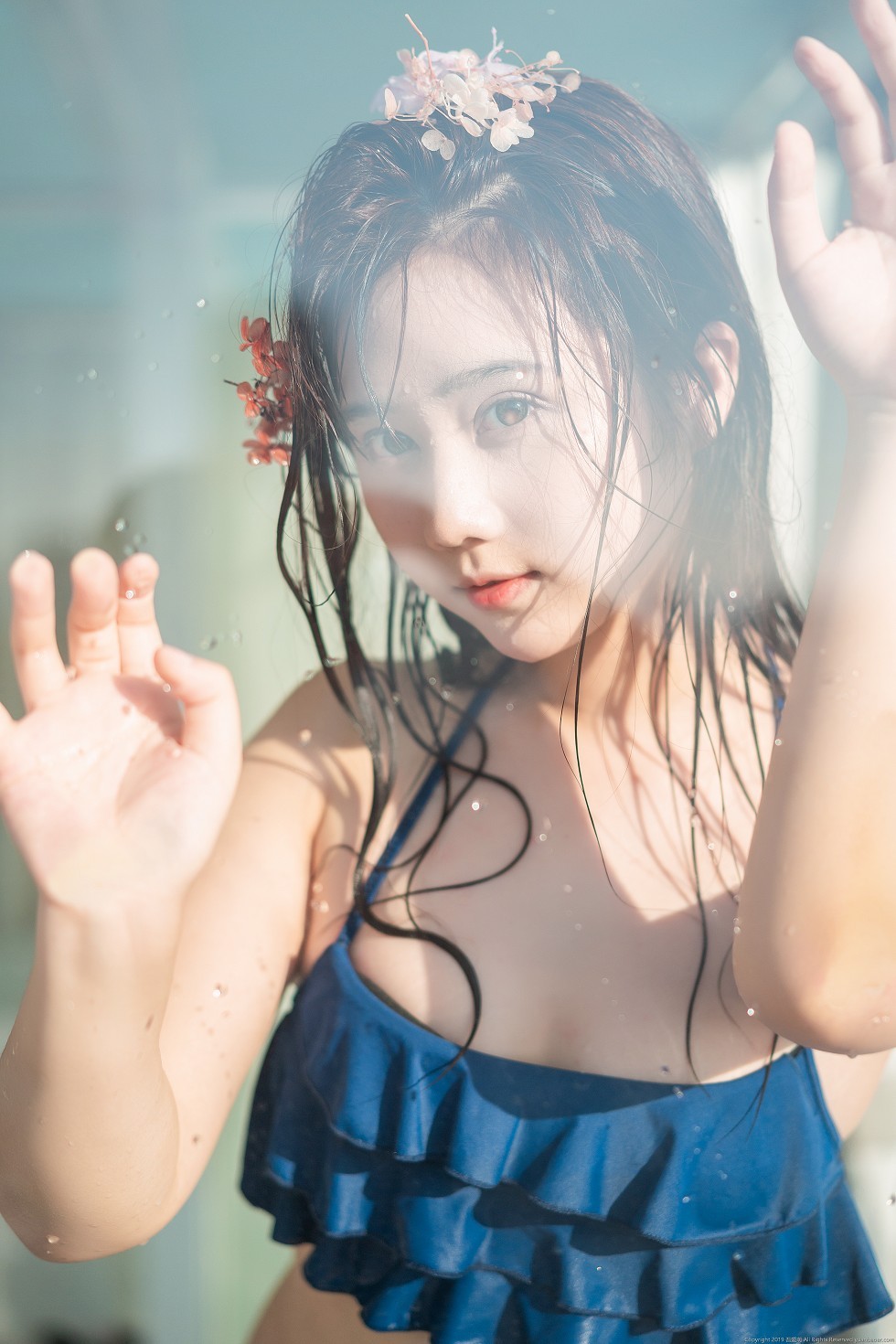 微博福利姬镜酱泳池性感蓝色比基尼秀迷人身材撩人诱惑写真61P