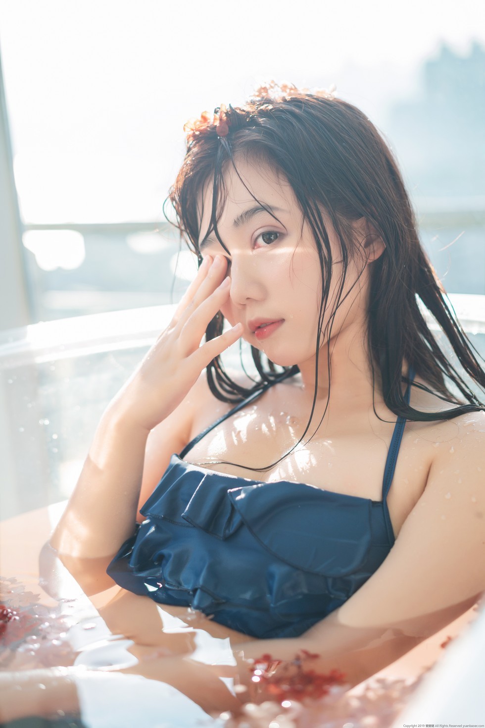 微博福利姬镜酱泳池性感蓝色比基尼秀迷人身材撩人诱惑写真61P