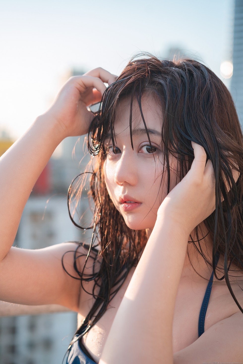 微博福利姬镜酱泳池性感蓝色比基尼秀迷人身材撩人诱惑写真61P