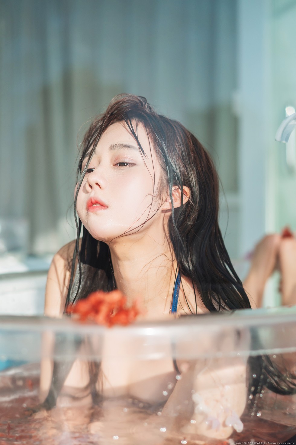 微博福利姬镜酱泳池性感蓝色比基尼秀迷人身材撩人诱惑写真61P