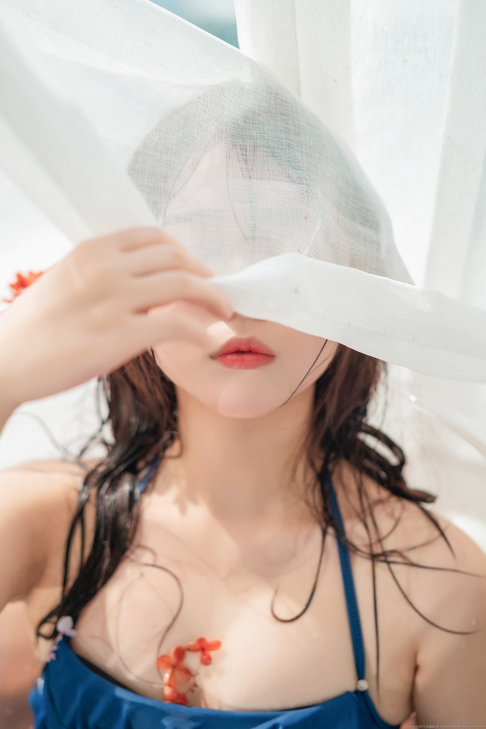 微博福利姬镜酱泳池性感蓝色比基尼秀迷人身材撩人诱惑写真61P