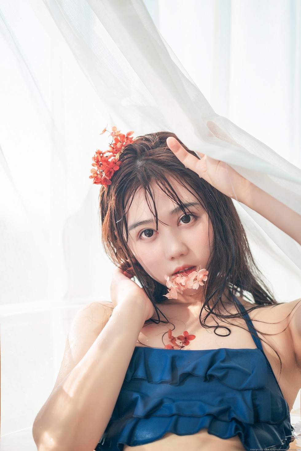 微博福利姬镜酱泳池性感蓝色比基尼秀迷人身材撩人诱惑写真61P