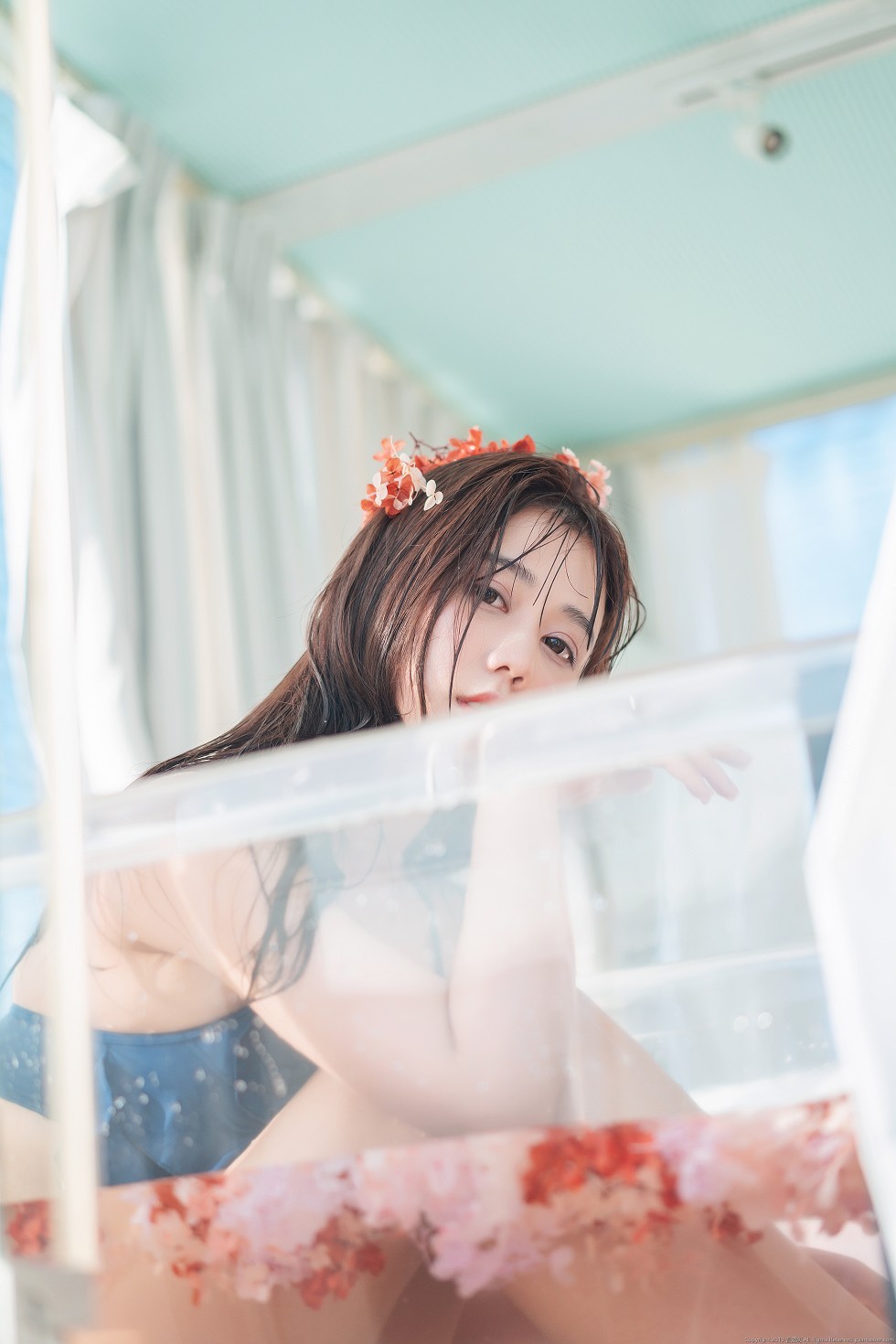 微博福利姬镜酱泳池性感蓝色比基尼秀迷人身材撩人诱惑写真61P