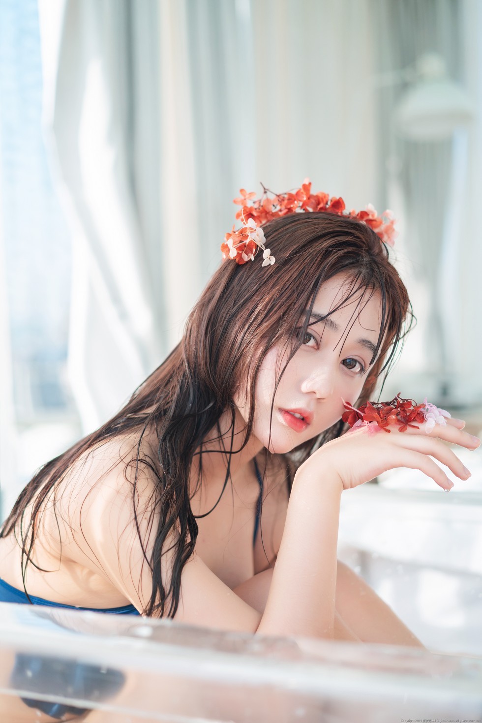 微博福利姬镜酱泳池性感蓝色比基尼秀迷人身材撩人诱惑写真61P