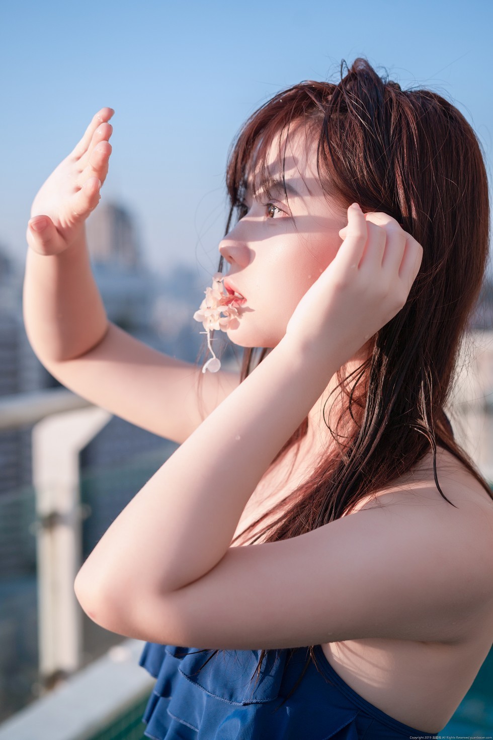 微博福利姬镜酱泳池性感蓝色比基尼秀迷人身材撩人诱惑写真61P