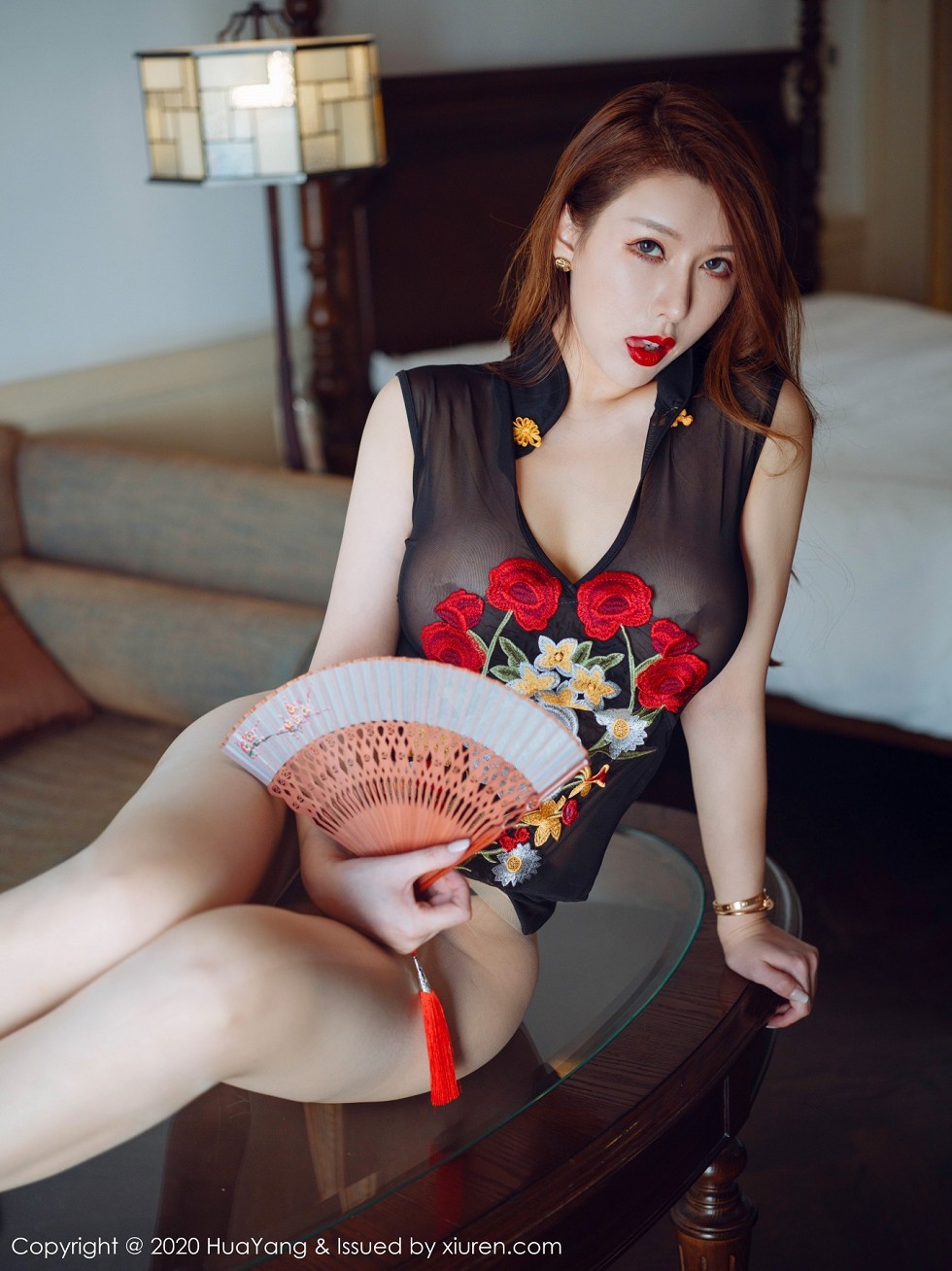 [HuaYang花漾]Vol.333_女神Egg-尤妮丝杭州旅拍黑色精致薄透服饰秀丰满身材诱惑写真55P