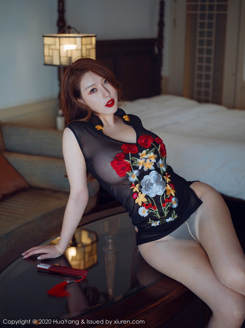 [HuaYang花漾]Vol.333_女神Egg-尤妮丝杭州旅拍黑色精致薄透服饰秀丰满身材诱惑写真55P