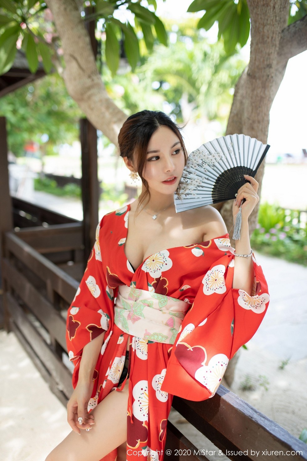 [MiStar魅妍社]Vol.326_嫩模沈佳熹私房鲜艳红色和服半露酥胸白嫩美腿诱惑写真45P