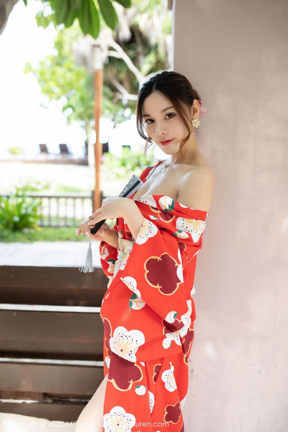 [MiStar魅妍社]Vol.326_嫩模沈佳熹私房鲜艳红色和服半露酥胸白嫩美腿诱惑写真45P