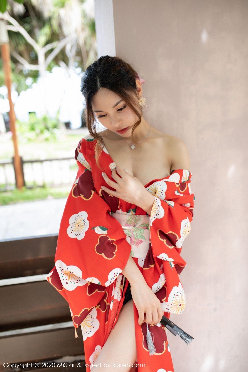 [MiStar魅妍社]Vol.326_嫩模沈佳熹私房鲜艳红色和服半露酥胸白嫩美腿诱惑写真45P