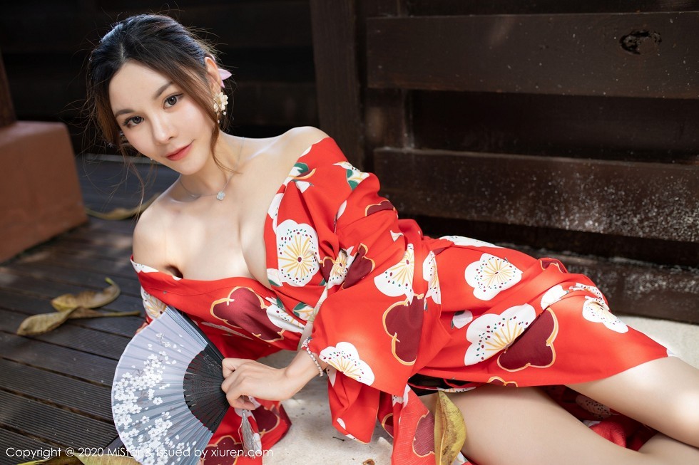 [MiStar魅妍社]Vol.326_嫩模沈佳熹私房鲜艳红色和服半露酥胸白嫩美腿诱惑写真45P