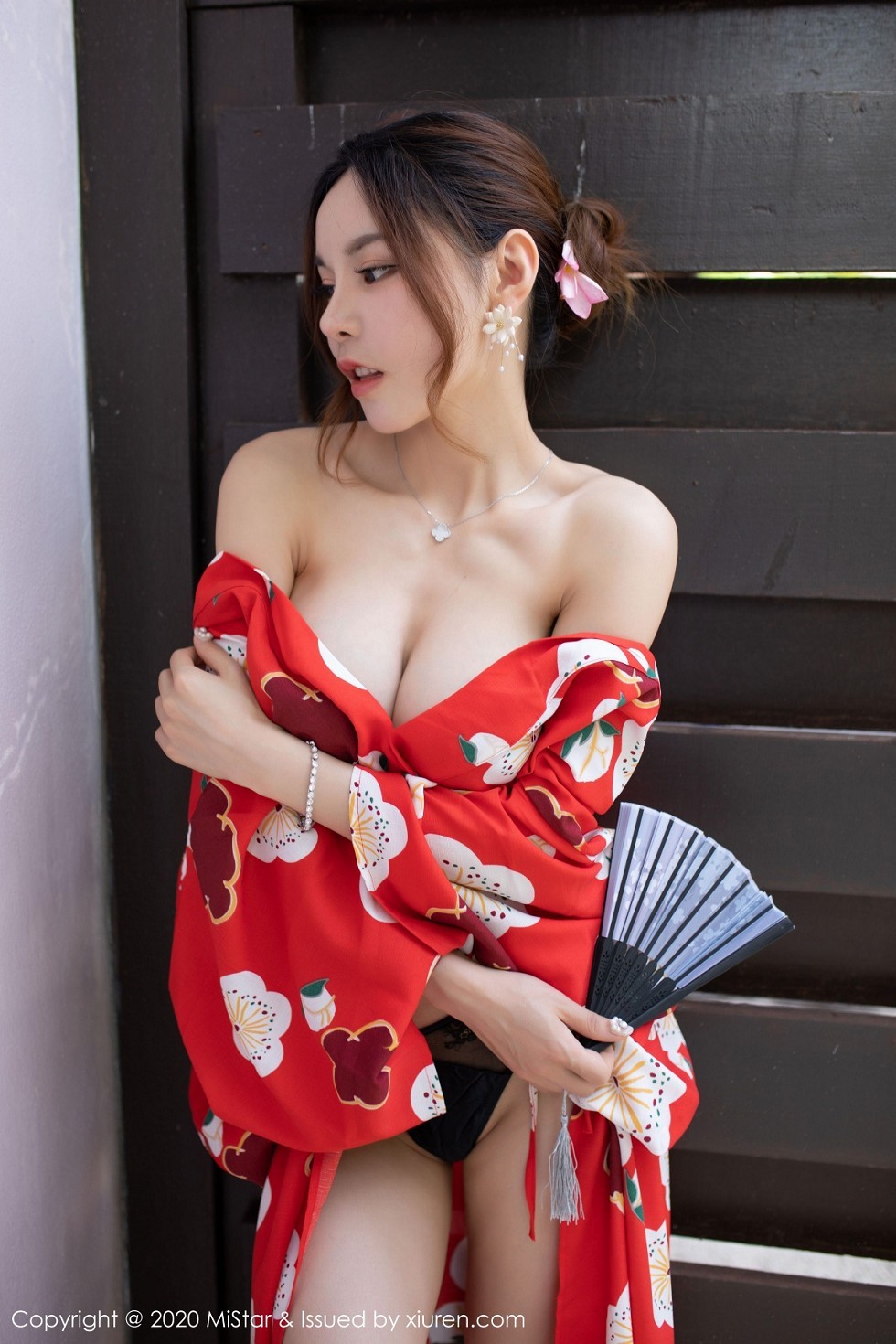 [MiStar魅妍社]Vol.326_嫩模沈佳熹私房鲜艳红色和服半露酥胸白嫩美腿诱惑写真45P