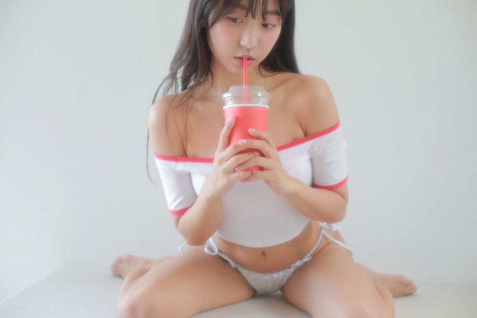 韩国妹子EunjiPyo性感比基尼系列秀完美身材迷人写真118P