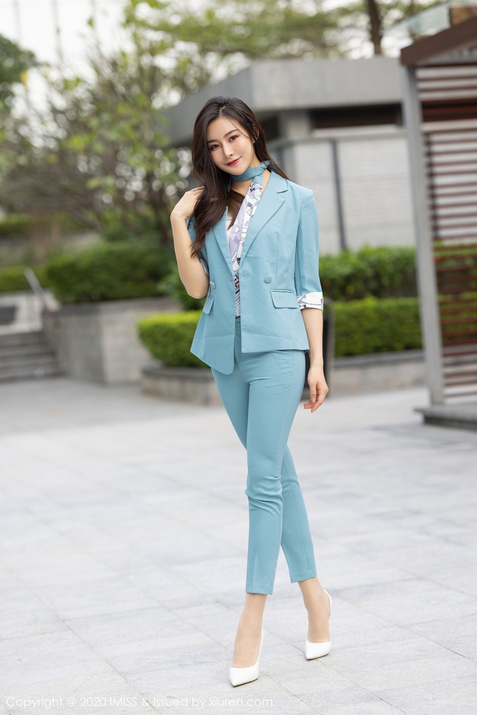 [IMISS爱蜜社]Vol.532_气质美女Vanessa浅蓝典雅职业装半脱露性感内衣撩人诱惑写真48P