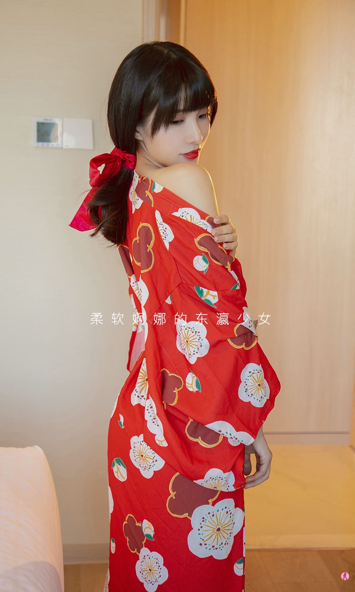 [Ugirls爱尤物]No.1976_嫩模猫猫私房红色日式和服半脱露豪乳半球撩人诱惑写真35P