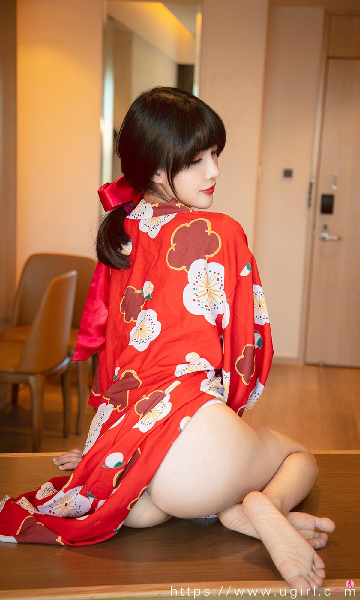 [Ugirls爱尤物]No.1976_嫩模猫猫私房红色日式和服半脱露豪乳半球撩人诱惑写真35P