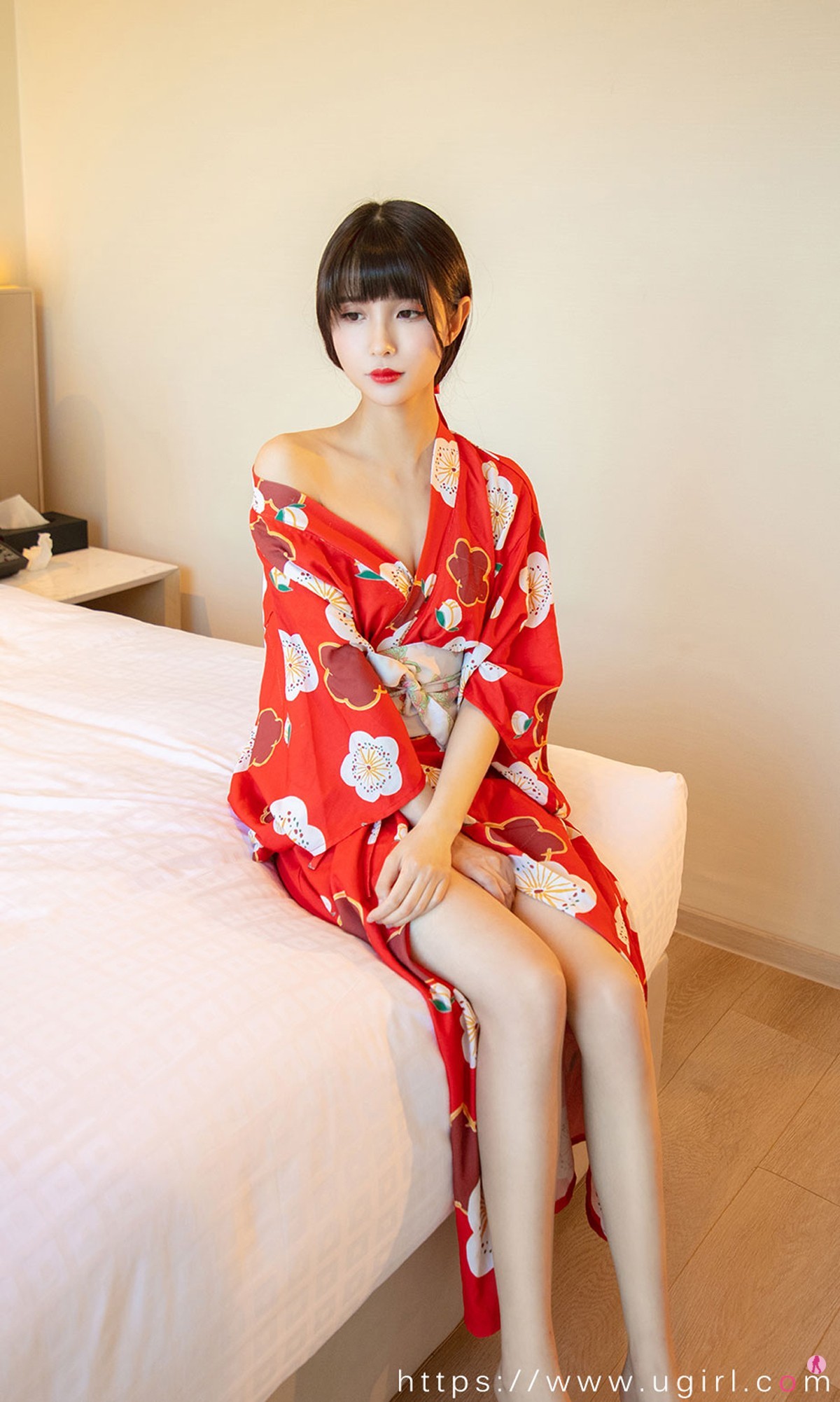 [Ugirls爱尤物]No.1976_嫩模猫猫私房红色日式和服半脱露豪乳半球撩人诱惑写真35P