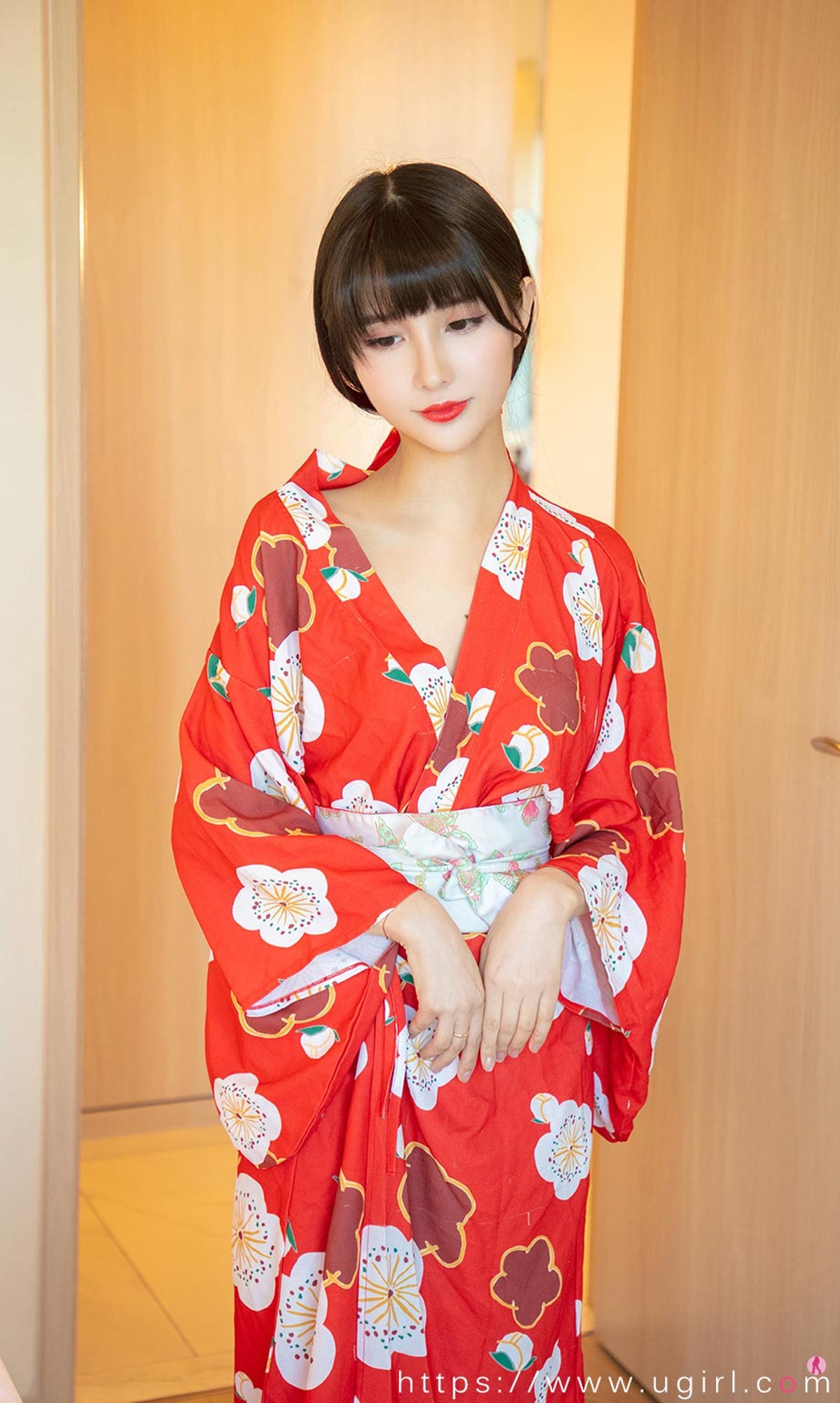 [Ugirls爱尤物]No.1976_嫩模猫猫私房红色日式和服半脱露豪乳半球撩人诱惑写真35P