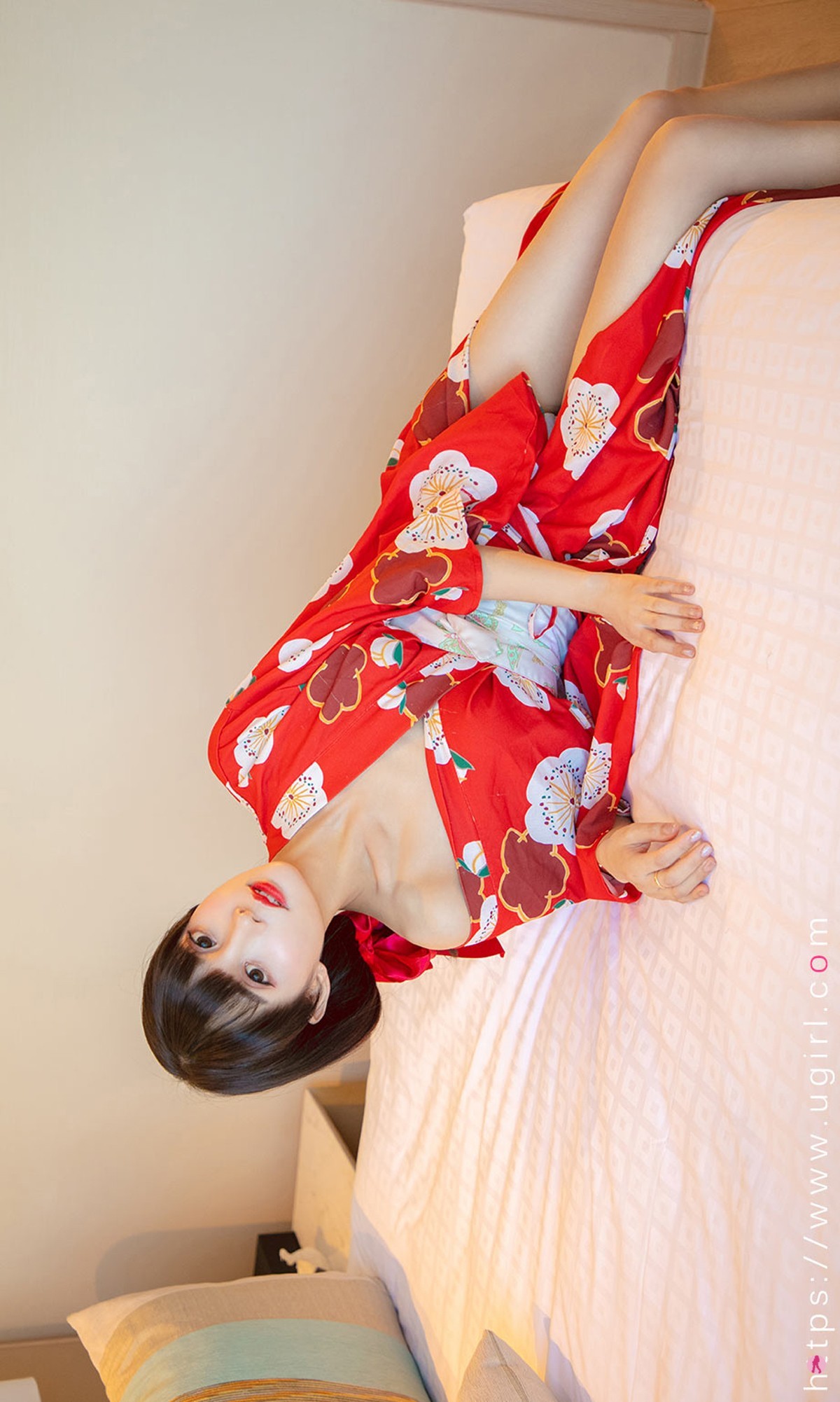 [Ugirls爱尤物]No.1976_嫩模猫猫私房红色日式和服半脱露豪乳半球撩人诱惑写真35P