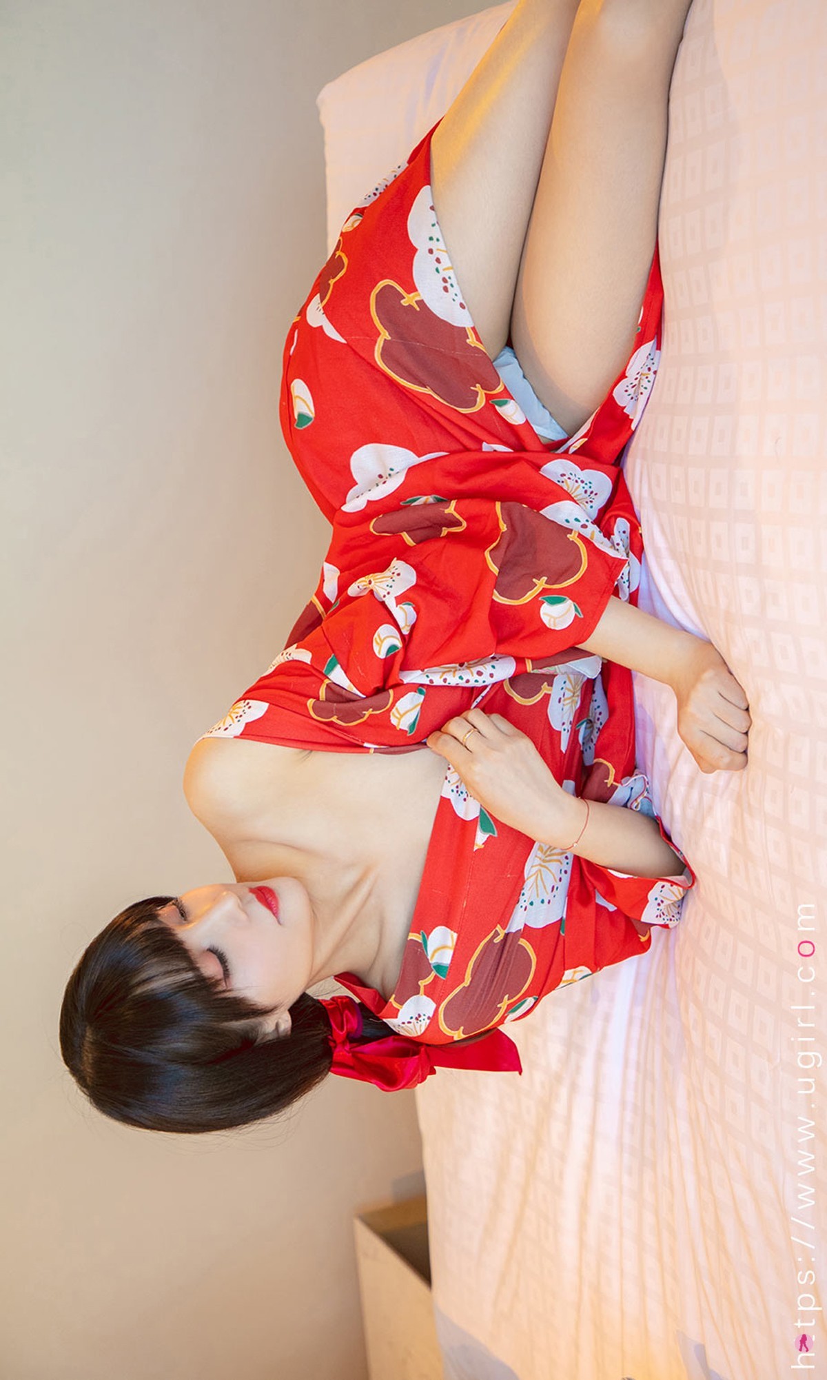 [Ugirls爱尤物]No.1976_嫩模猫猫私房红色日式和服半脱露豪乳半球撩人诱惑写真35P