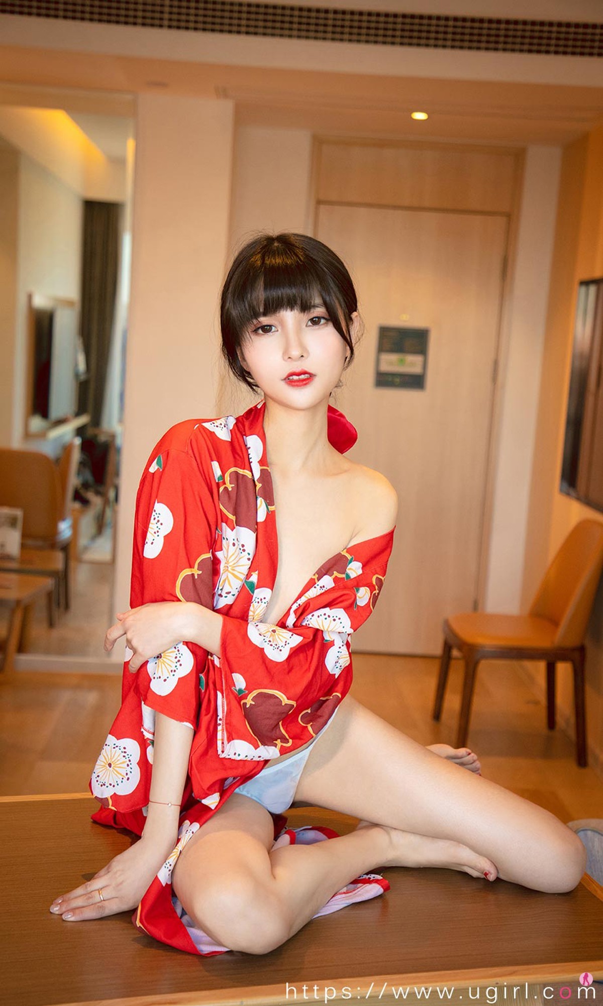 [Ugirls爱尤物]No.1976_嫩模猫猫私房红色日式和服半脱露豪乳半球撩人诱惑写真35P