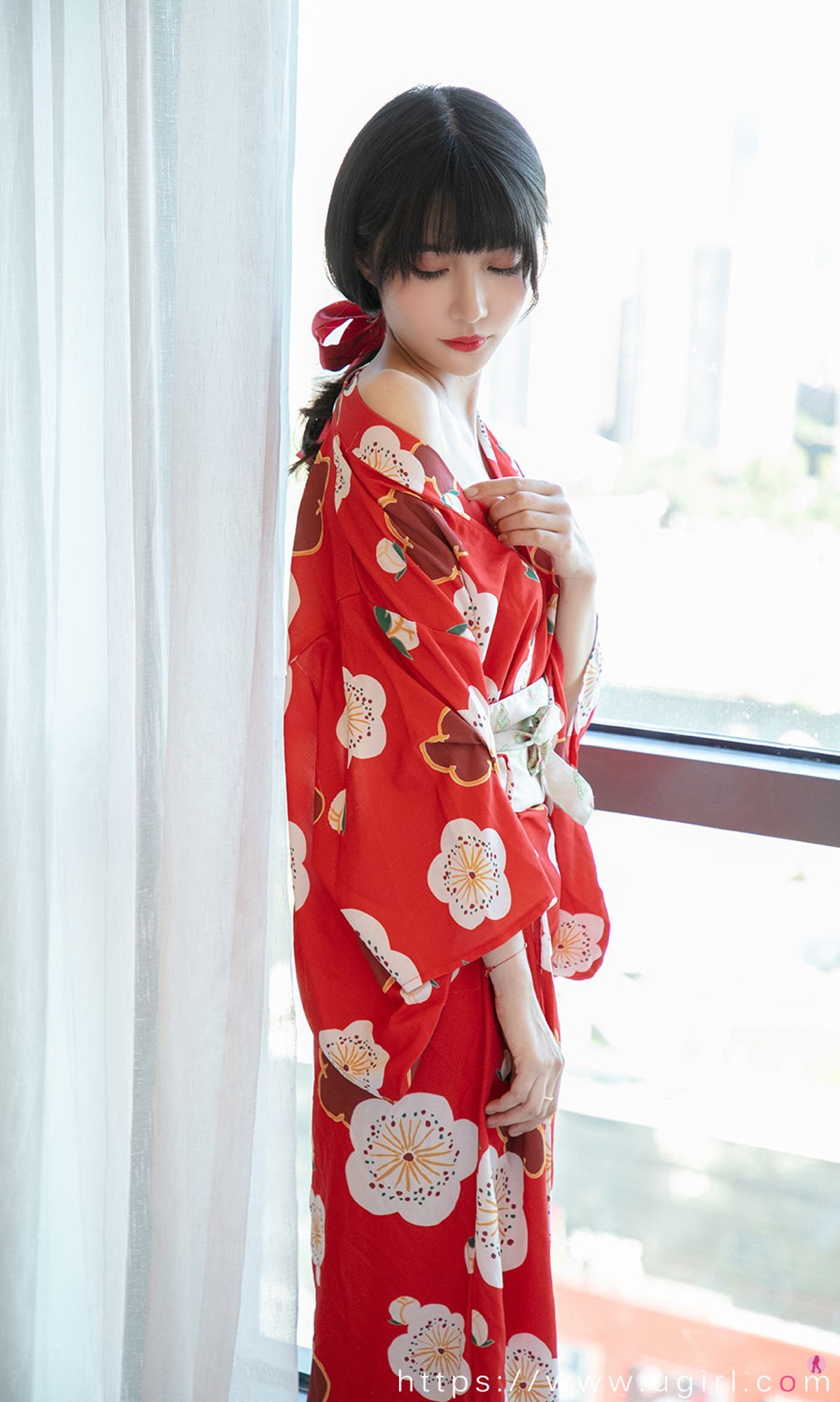 [Ugirls爱尤物]No.1976_嫩模猫猫私房红色日式和服半脱露豪乳半球撩人诱惑写真35P