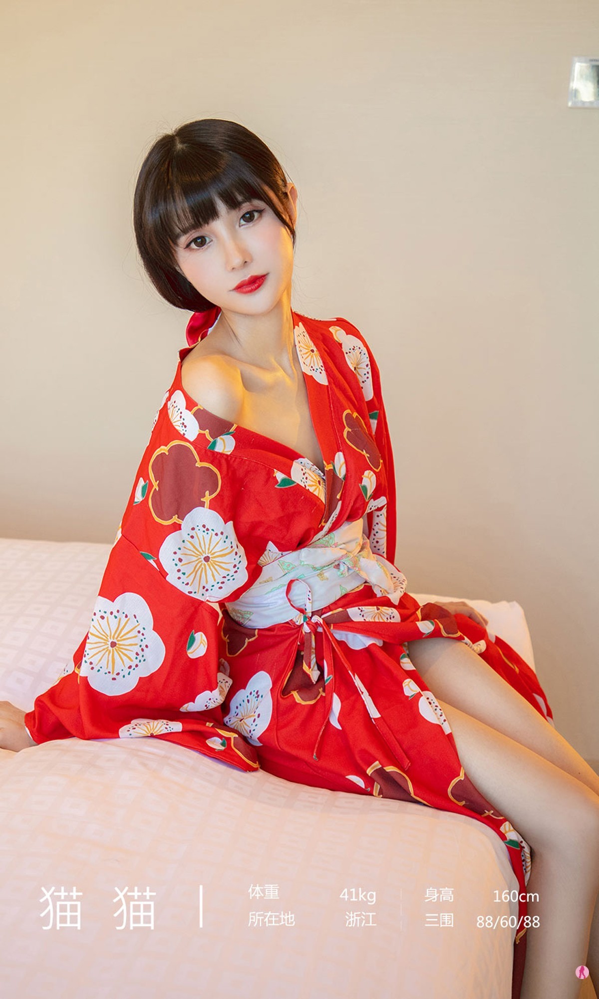 [Ugirls爱尤物]No.1976_嫩模猫猫私房红色日式和服半脱露豪乳半球撩人诱惑写真35P