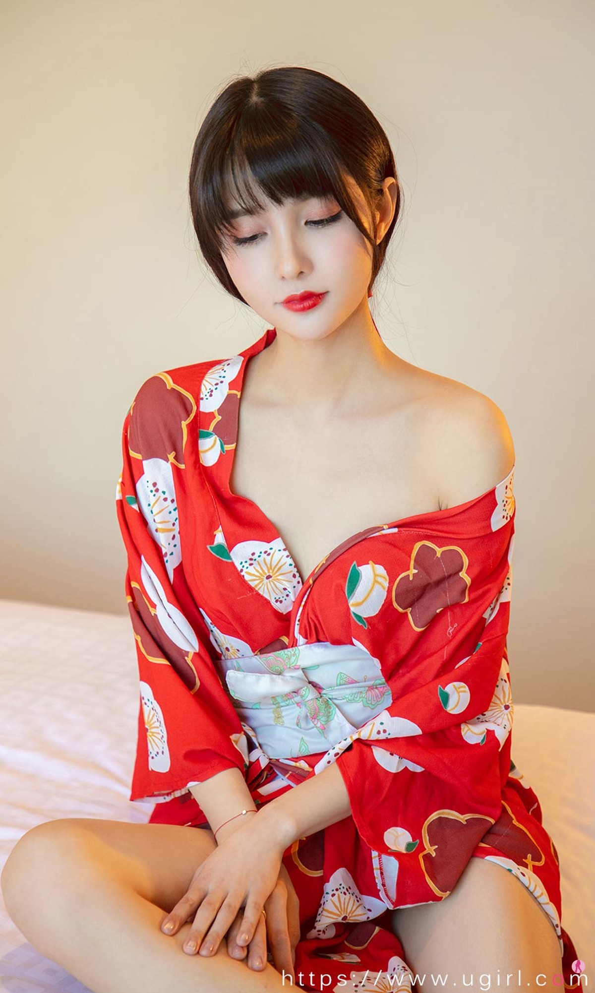 [Ugirls爱尤物]No.1976_嫩模猫猫私房红色日式和服半脱露豪乳半球撩人诱惑写真35P