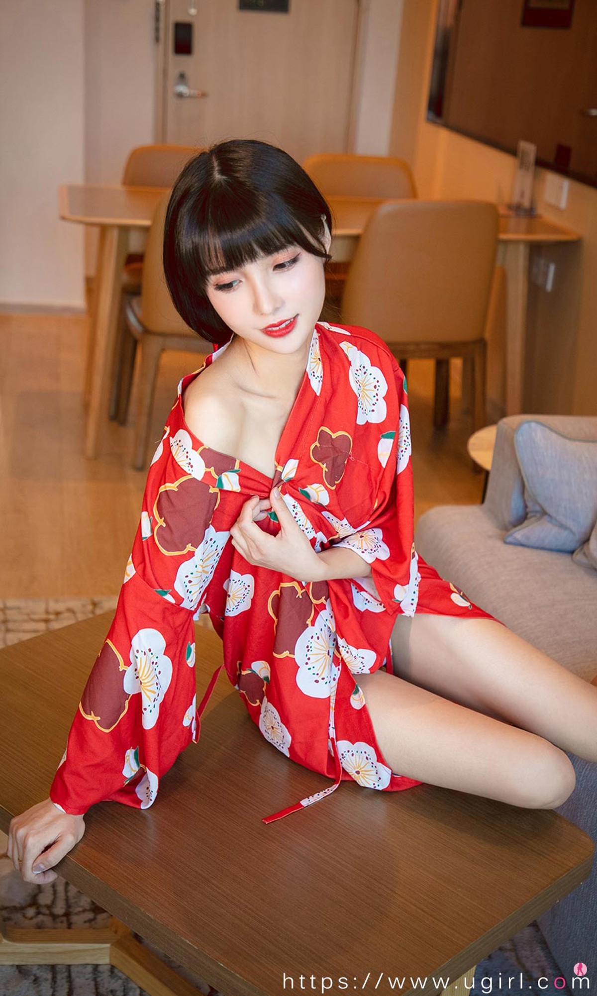 [Ugirls爱尤物]No.1976_嫩模猫猫私房红色日式和服半脱露豪乳半球撩人诱惑写真35P
