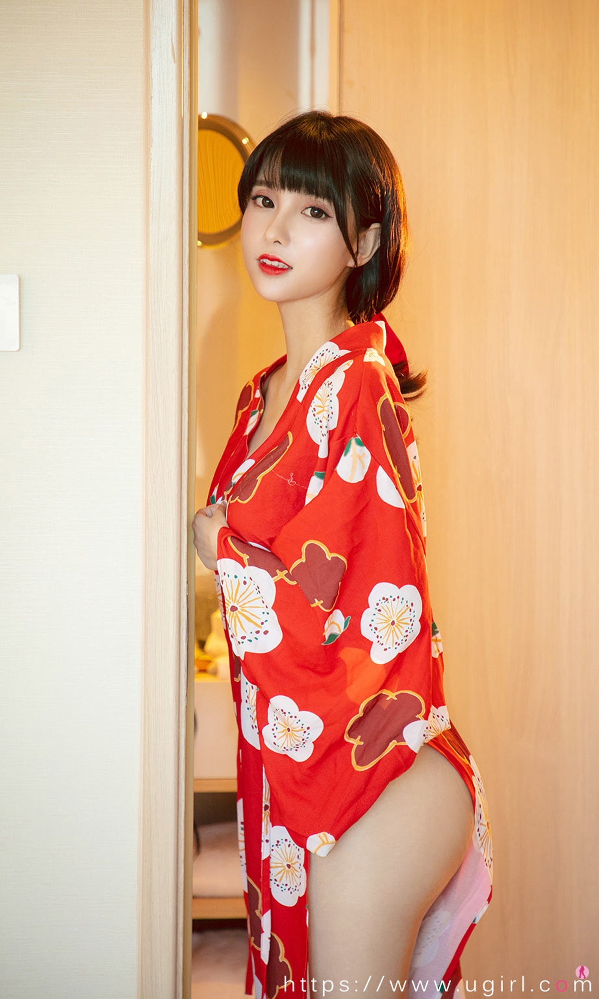 [Ugirls爱尤物]No.1976_嫩模猫猫私房红色日式和服半脱露豪乳半球撩人诱惑写真35P