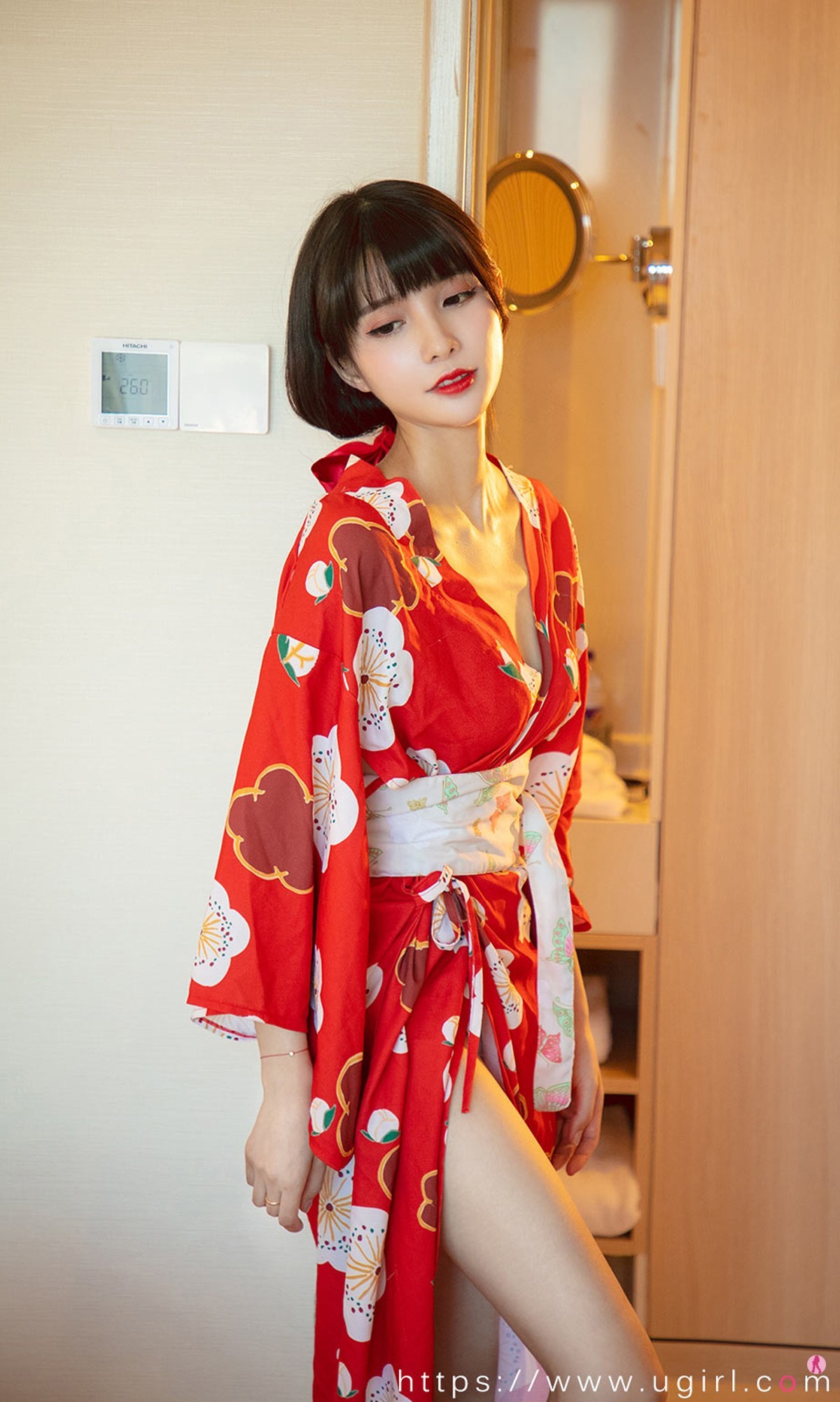 [Ugirls爱尤物]No.1976_嫩模猫猫私房红色日式和服半脱露豪乳半球撩人诱惑写真35P
