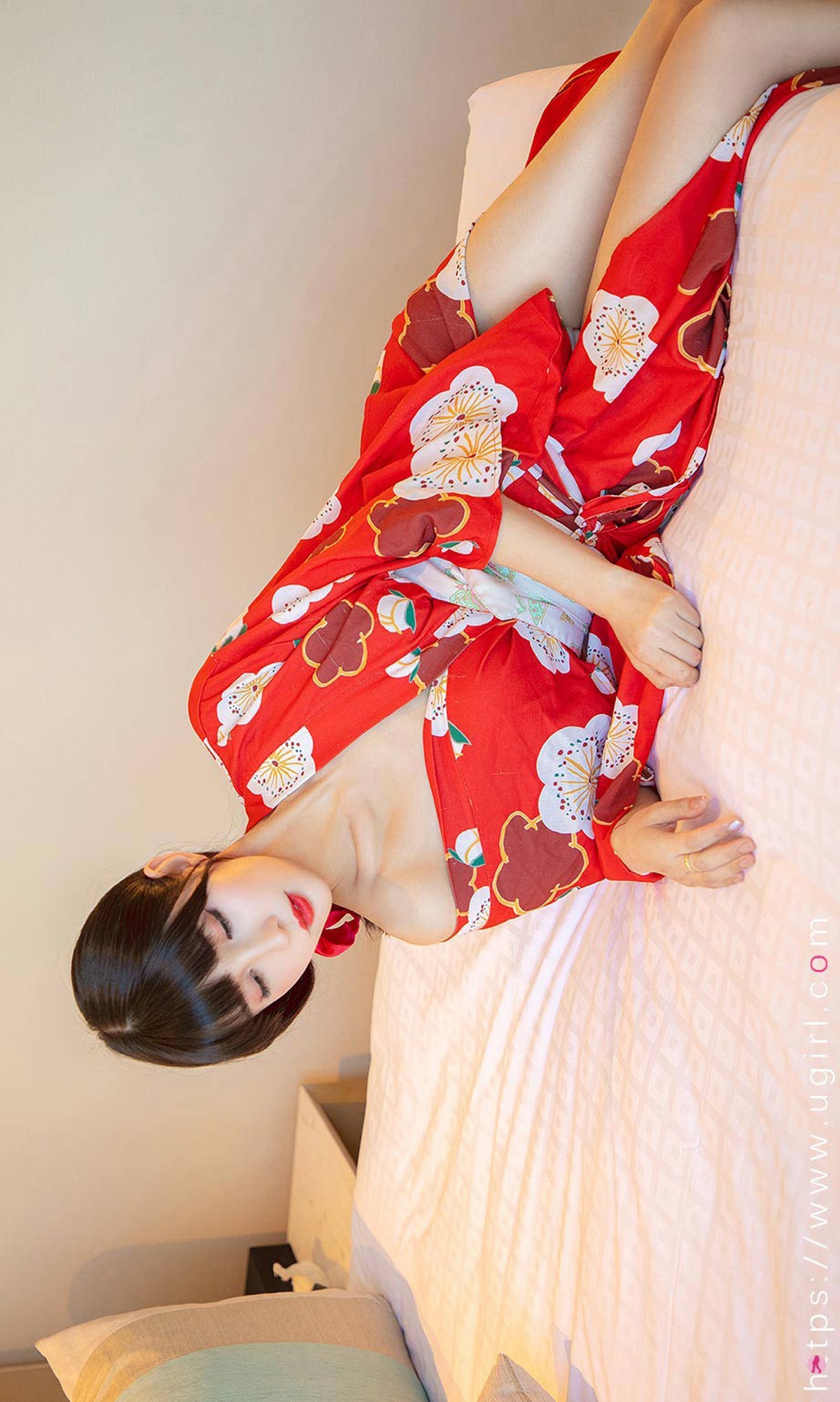 [Ugirls爱尤物]No.1976_嫩模猫猫私房红色日式和服半脱露豪乳半球撩人诱惑写真35P