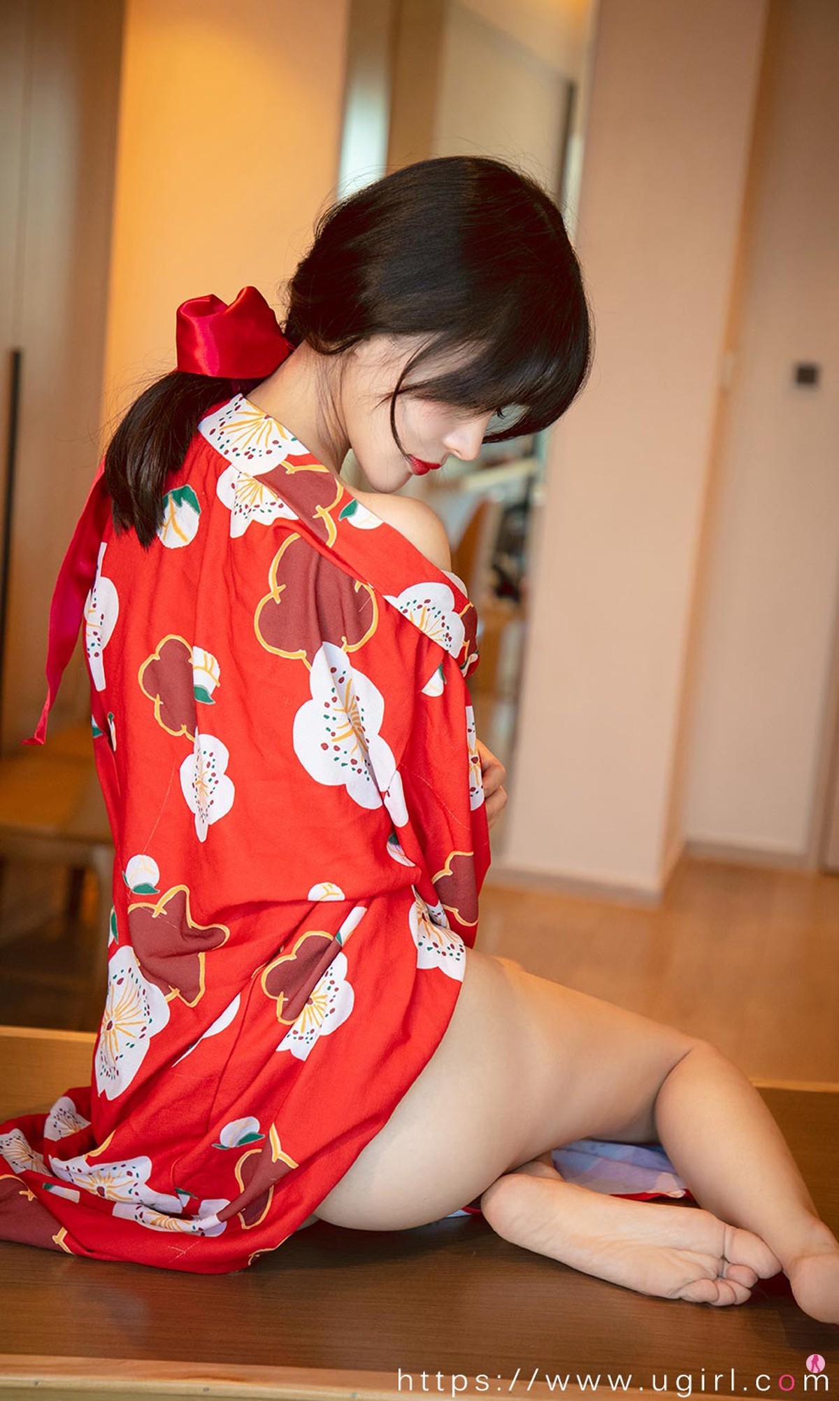 [Ugirls爱尤物]No.1976_嫩模猫猫私房红色日式和服半脱露豪乳半球撩人诱惑写真35P
