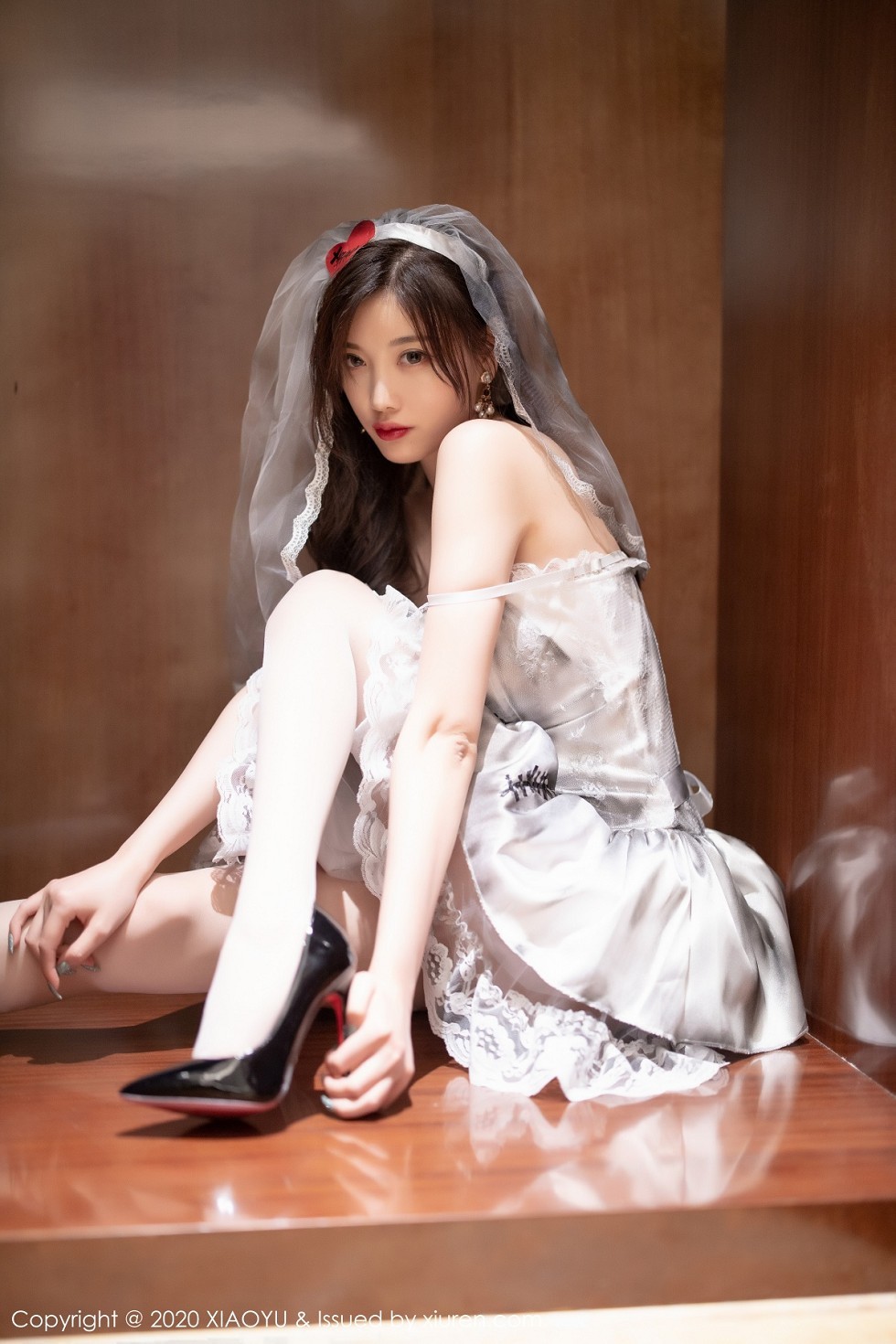 [XiaoYu画语界]Vol.423_女神杨晨晨sugar私房薄透婚纱配情趣内裤秀火辣身材诱惑写真61P