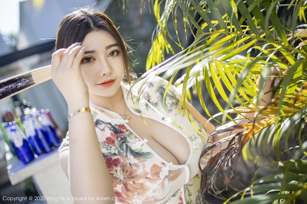 [MyGirl美媛馆]Vol.465_嫩模软软子性感古韵旗袍半脱露情趣内衣吊带黑丝极致诱惑写真52P