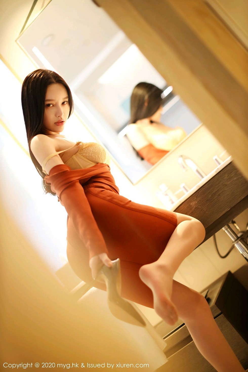 [MyGirl美媛馆]Vol.466_女神唐琪儿私房脱猩红连身裙露性感内衣蕾丝吊袜诱惑写真45P