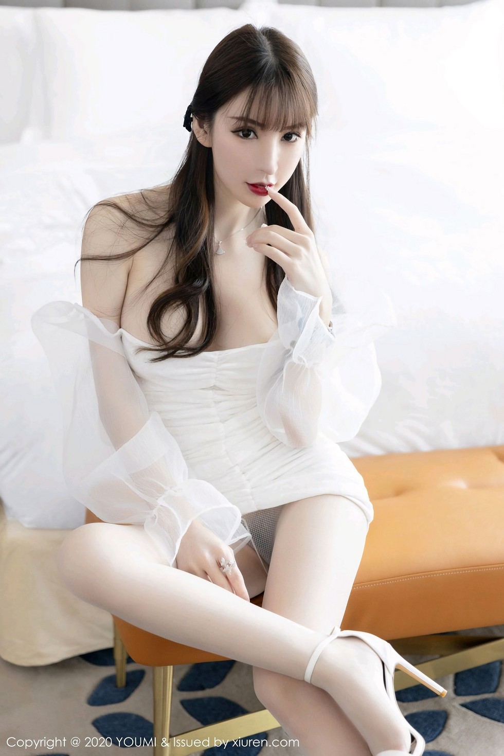 [YouMi尤蜜荟]Vol.570_女神周于希Sandy洁白轻透服饰半脱秀豪乳翘臀撩人诱惑写真58P
