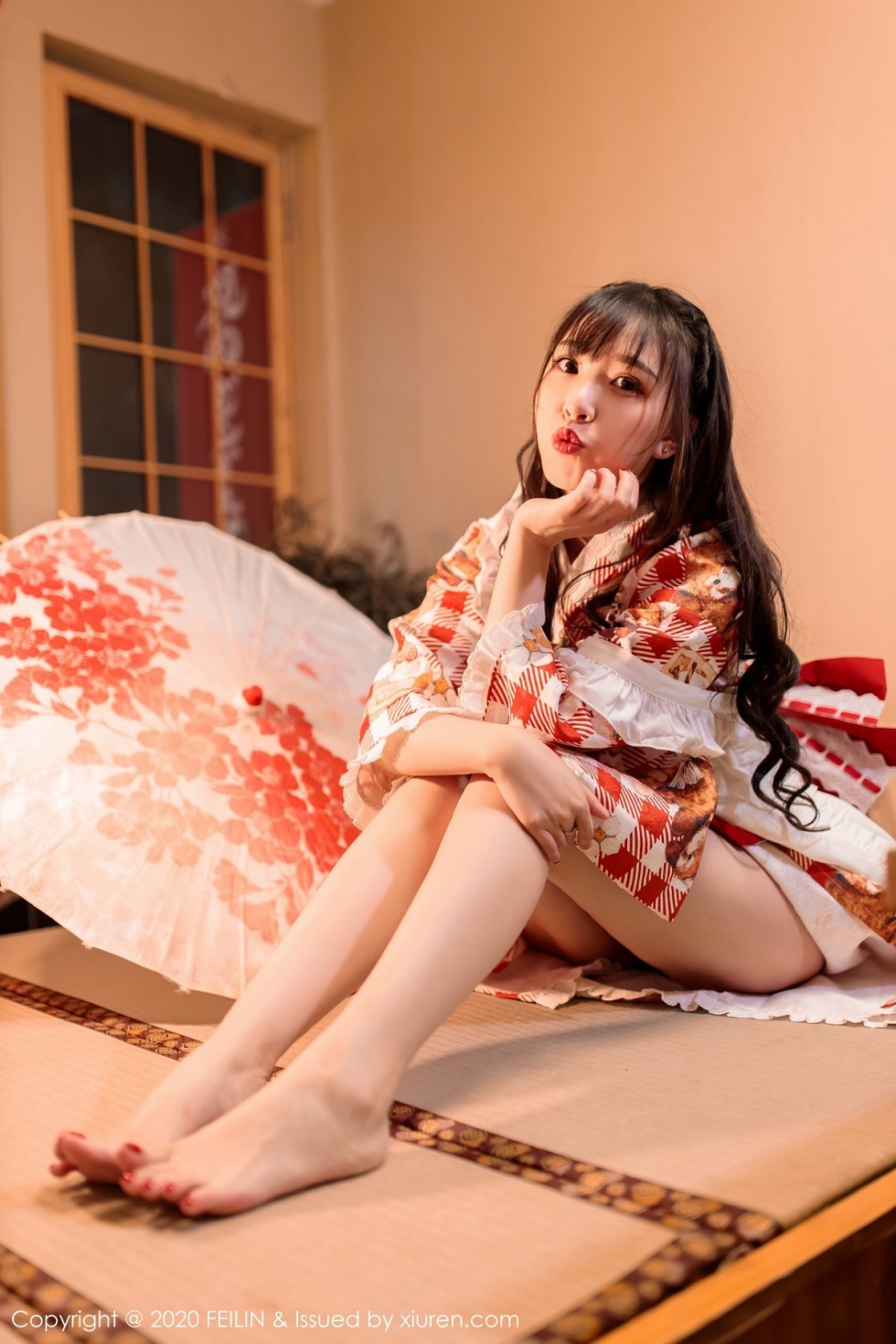 [FeiLin嗲囡囡]VOL.266_嫩模小波多私房日系风团花锦簇半脱秀凹凸身材诱惑写真50P