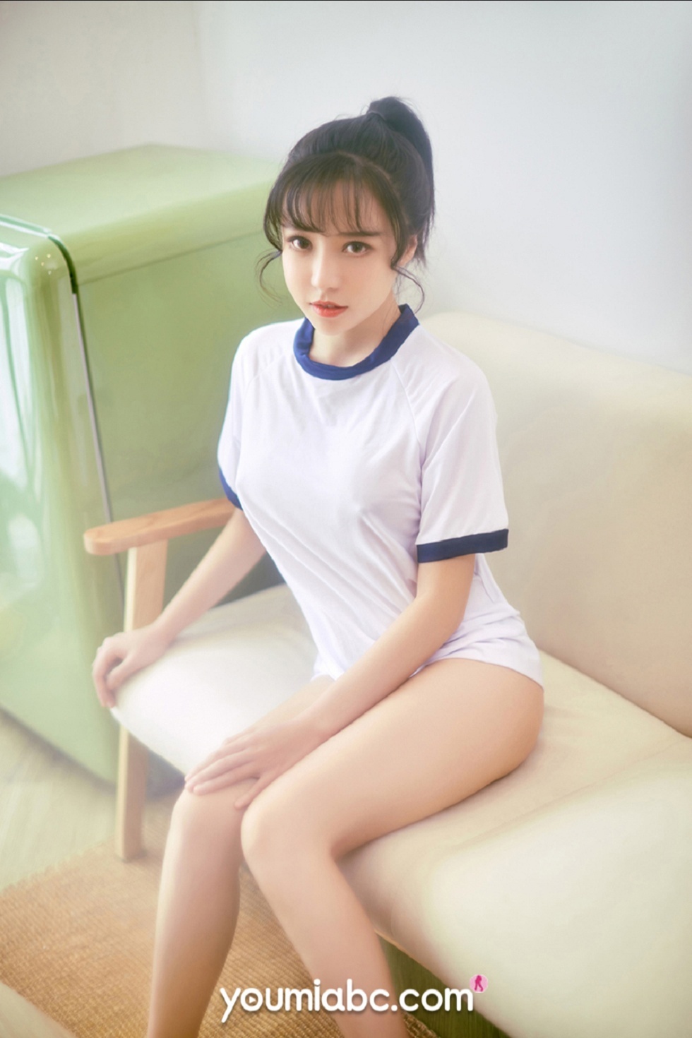 [YouMi尤蜜]Vol.518_嫩模白亦Ada居家私房性感白色运动内衣真空美乳激凸诱惑写真32P
